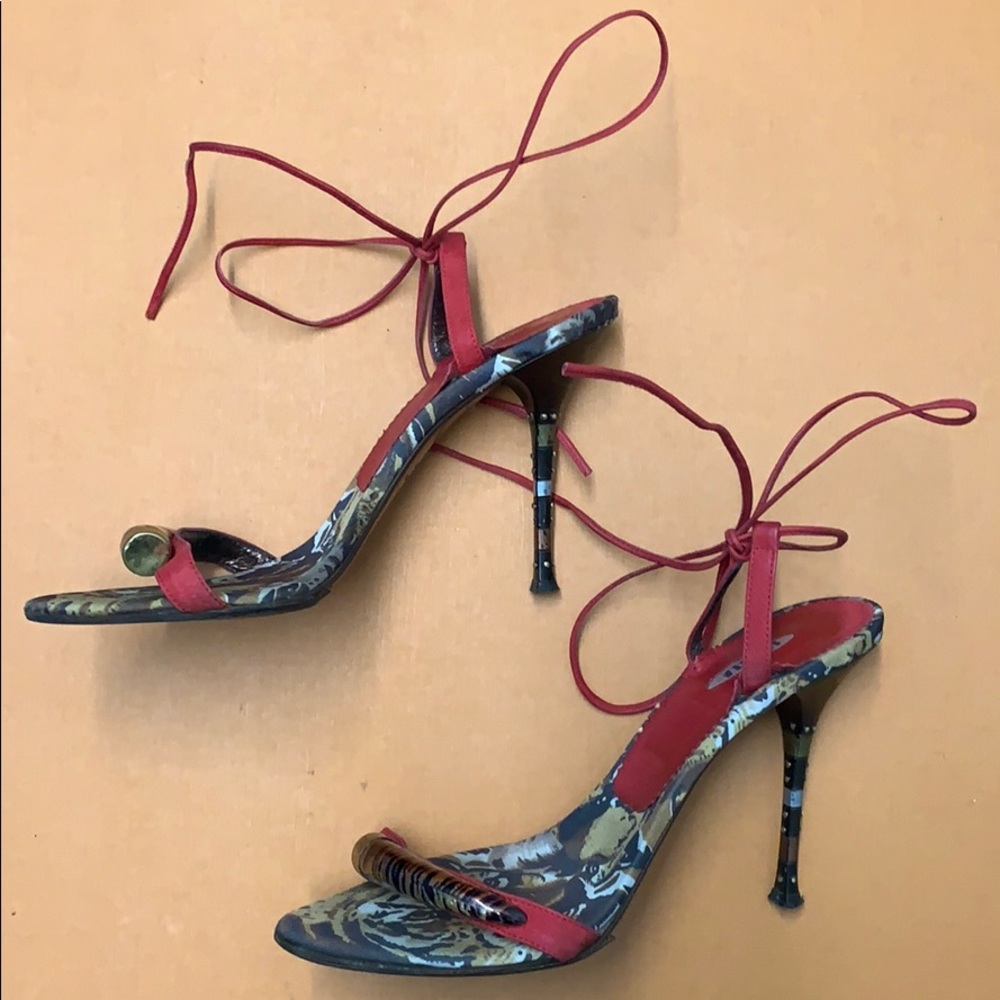 Le Silla Red Tiger Horn Tie Heels